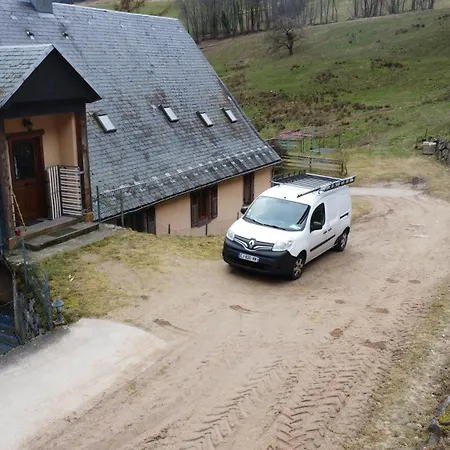 アパート Le Des Pres. ラプートロワ